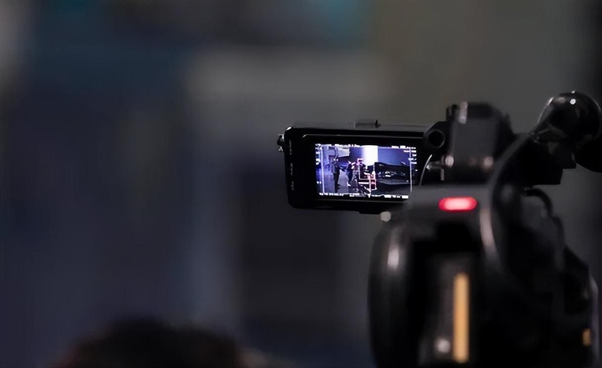 现在网络直播挣钱吗？ 新手做主播带货的最详细攻略