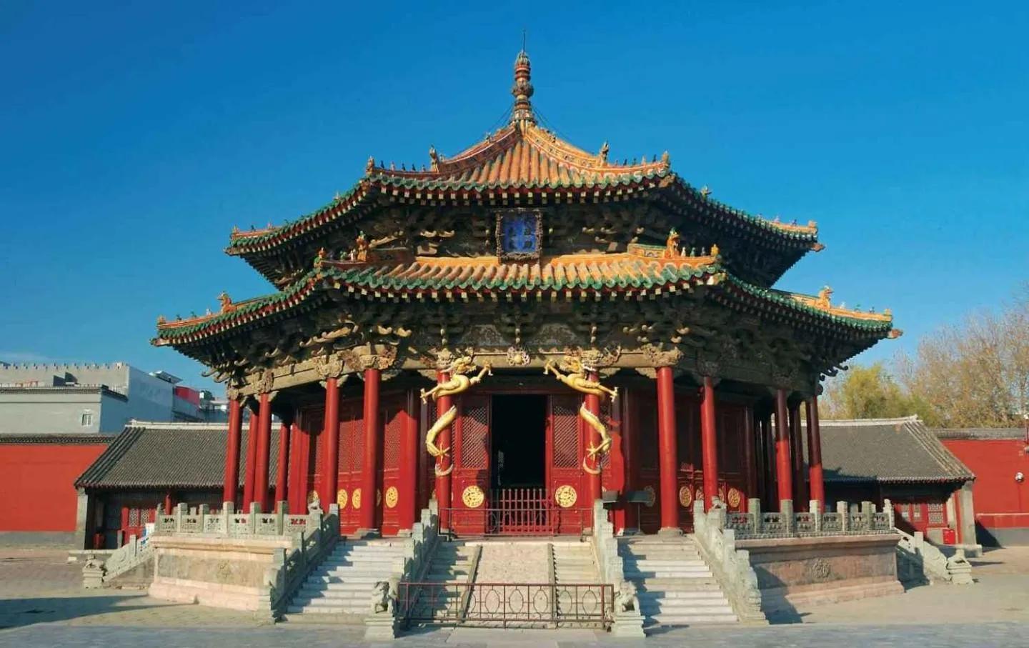 对称式构图的作用（人物对称式构图的优点及注意事项）