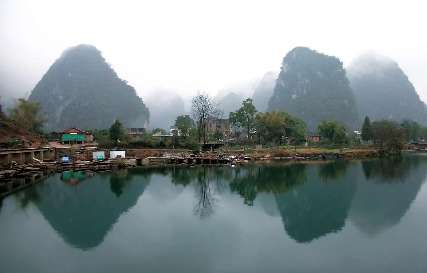 对称式构图的作用（人物对称式构图的优点及注意事项）