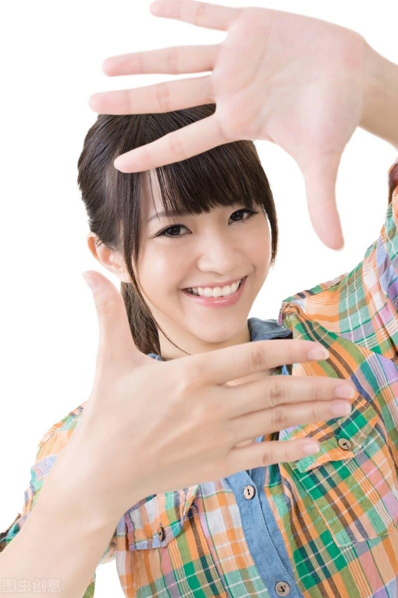 对称式构图的作用（人物对称式构图的优点及注意事项）