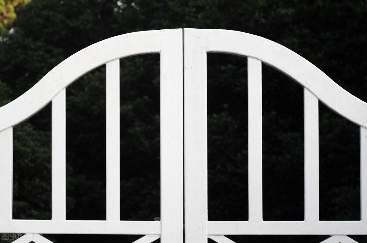 对称式构图的作用（人物对称式构图的优点及注意事项）