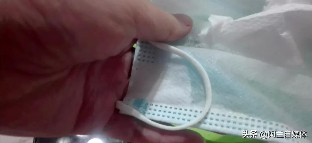 手机怎么清屏幕？教你正确的清洁手机屏幕的方法及操作步骤