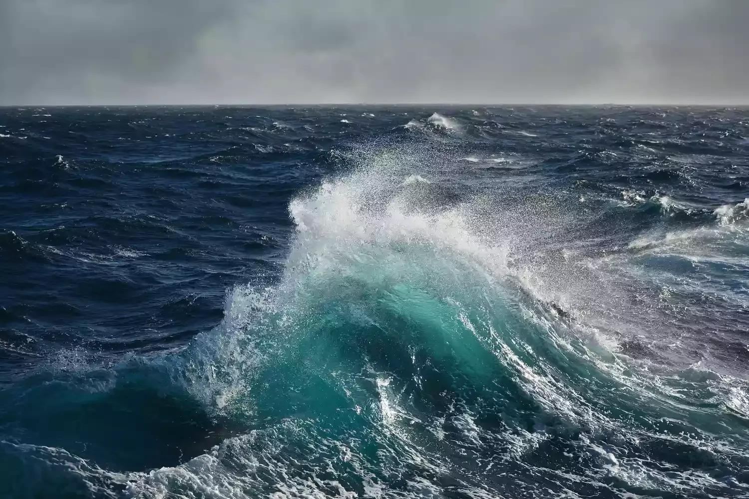 波峰波谷是什么意思？海浪中波峰到波谷的距离叫什么?