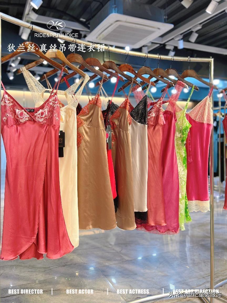 一个新手怎么开服装店？2023年开服装店的流程步骤及进货须知