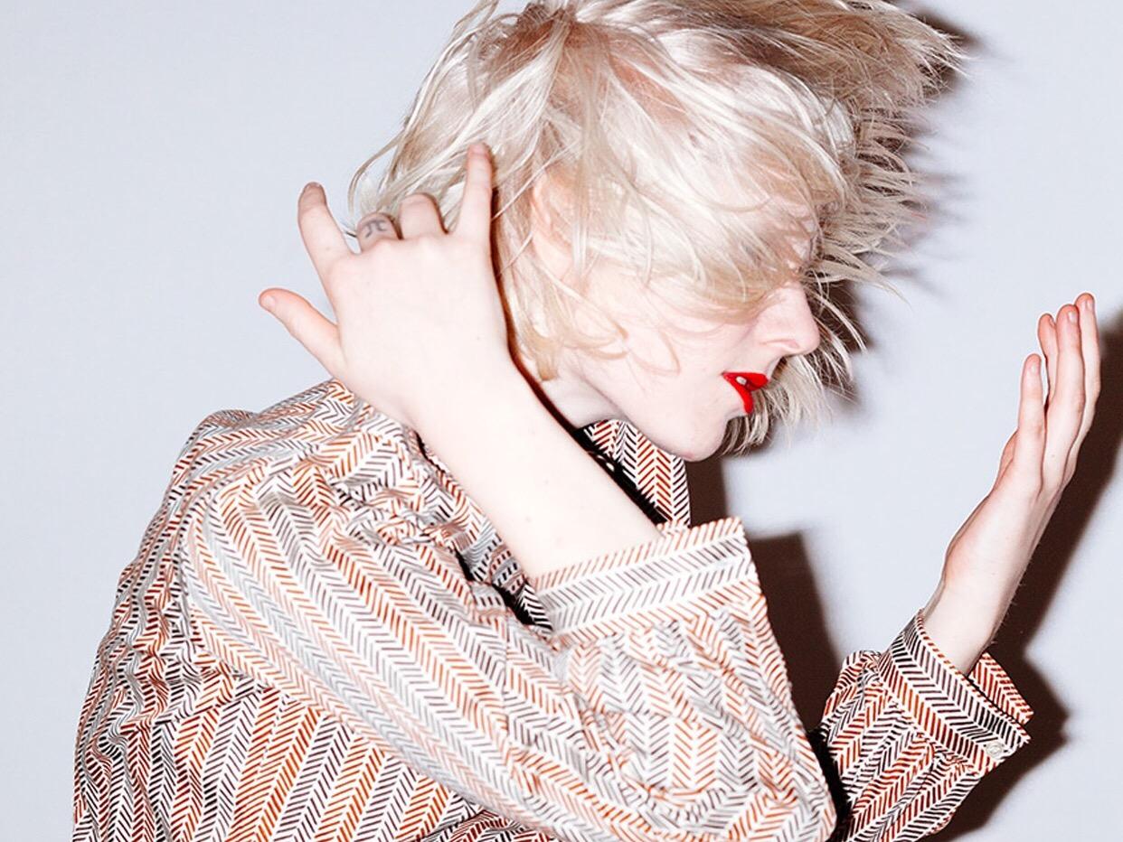 嘻哈风格的服装的特点介绍（街头风和嘻哈风的区别是什么）