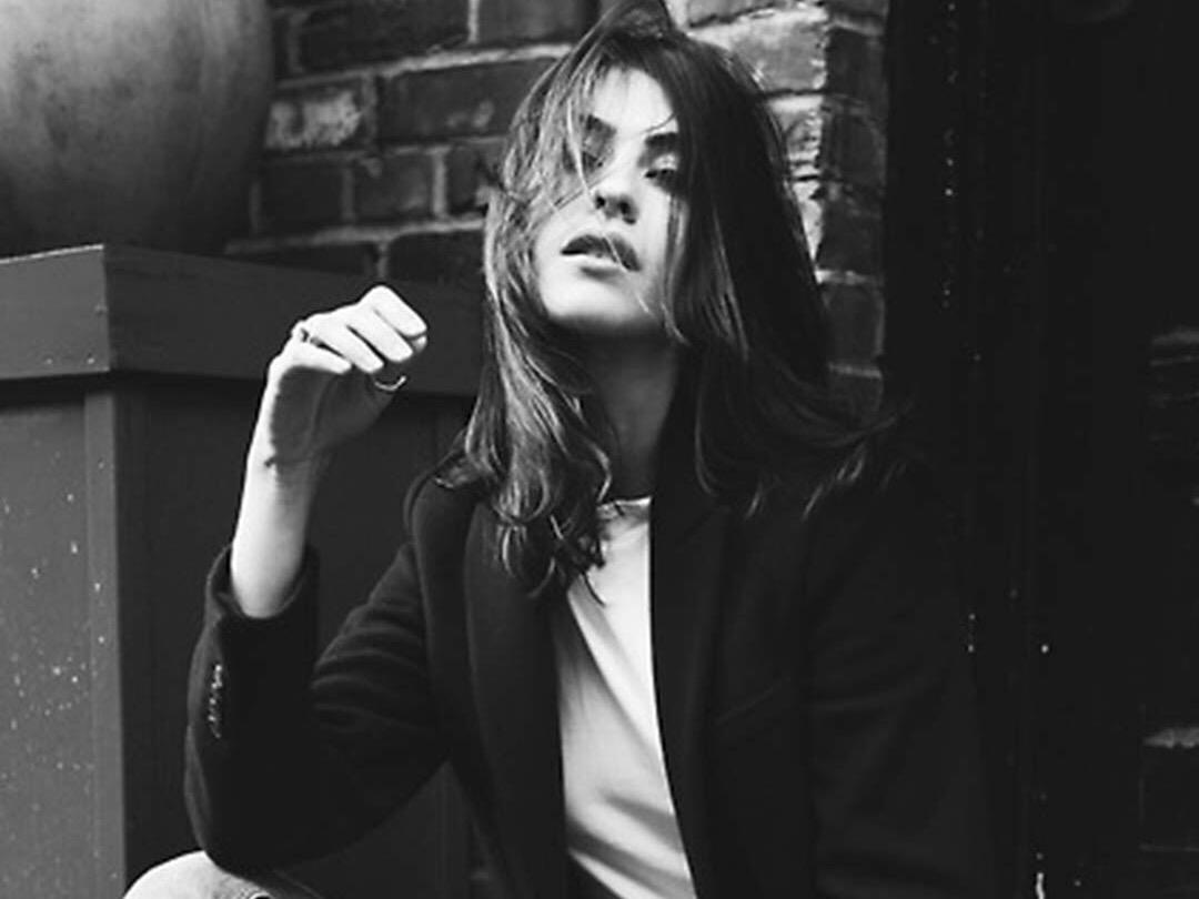 嘻哈风格的服装的特点介绍（街头风和嘻哈风的区别是什么）