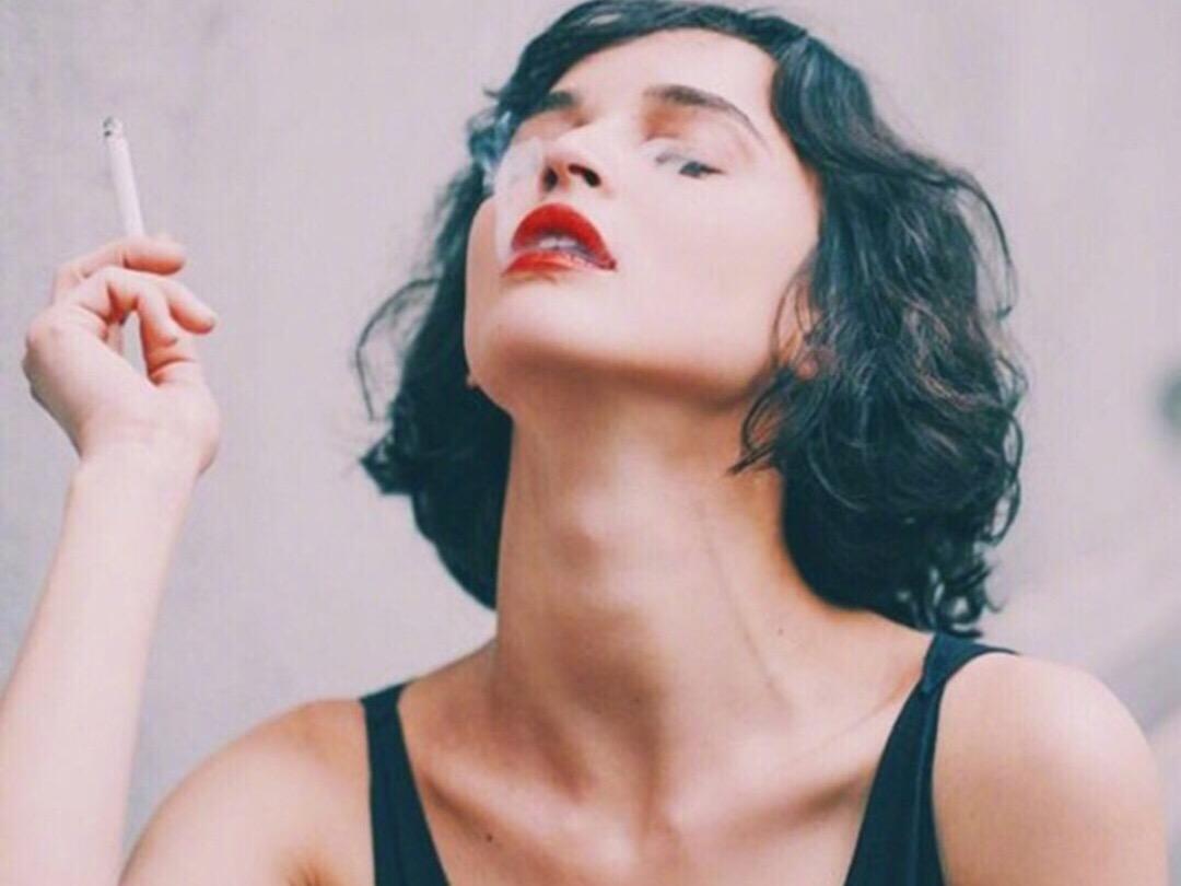 嘻哈风格的服装的特点介绍（街头风和嘻哈风的区别是什么）