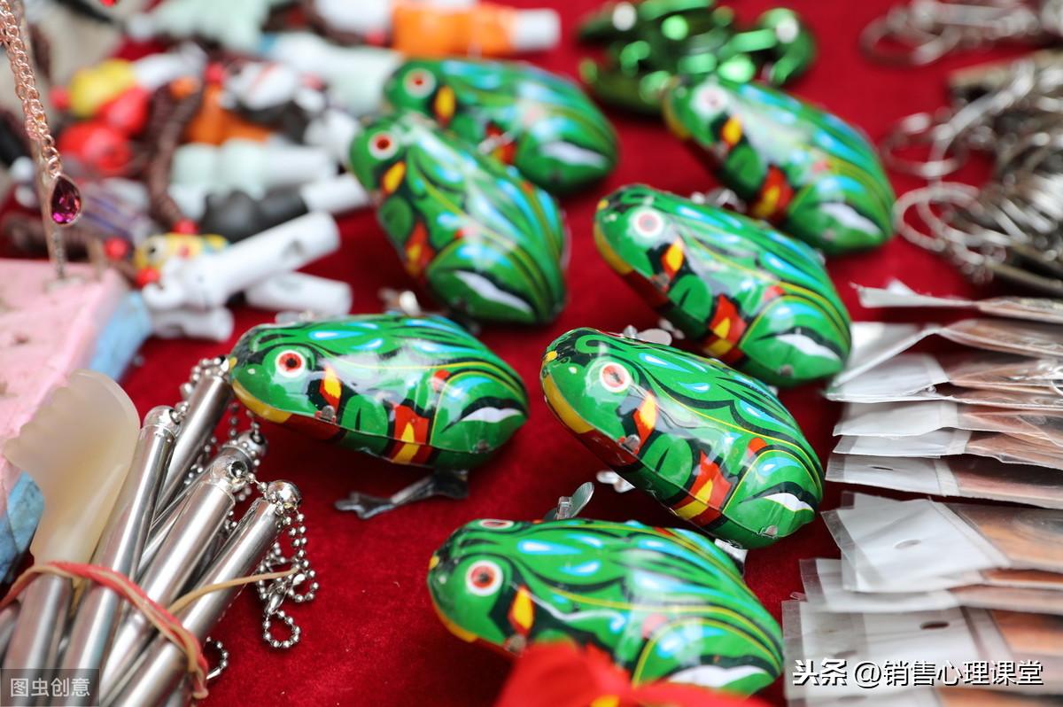 适合摆地摊的小商品（分享地摊生意最赚钱的15种小商品）