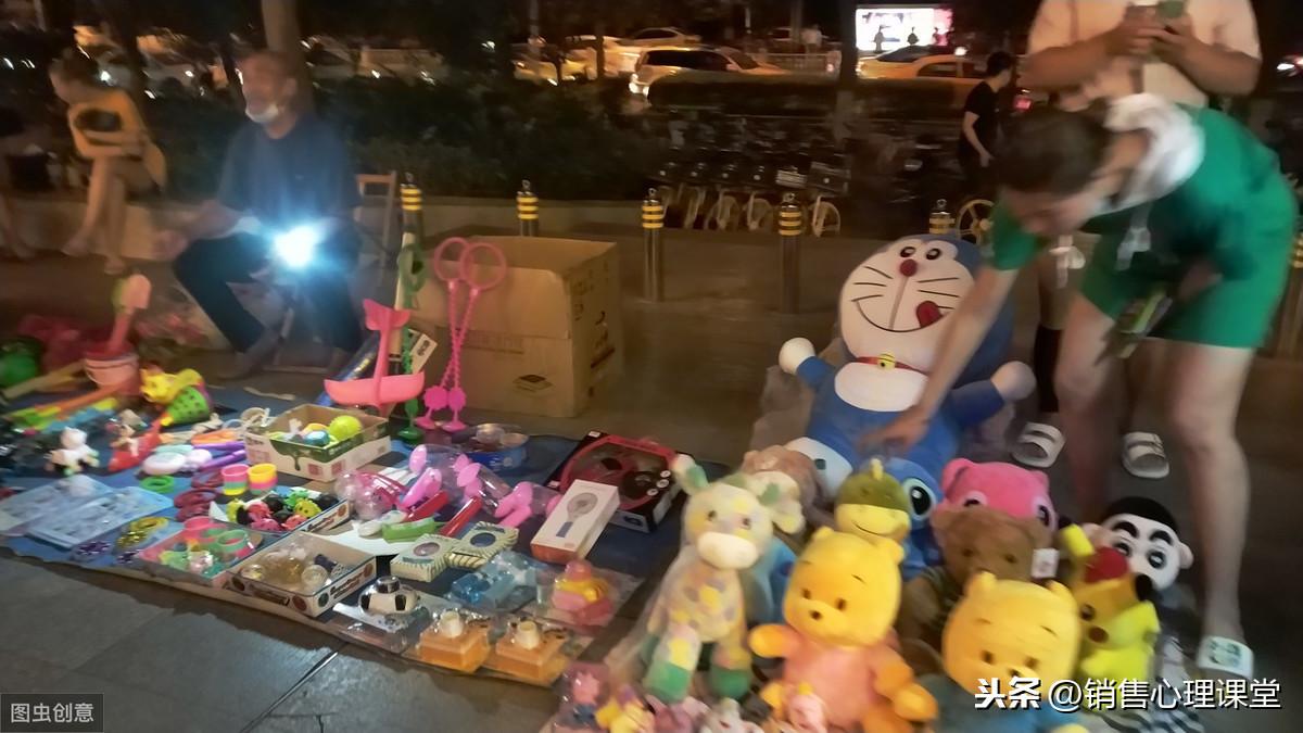 适合摆地摊的小商品（分享地摊生意最赚钱的15种小商品）