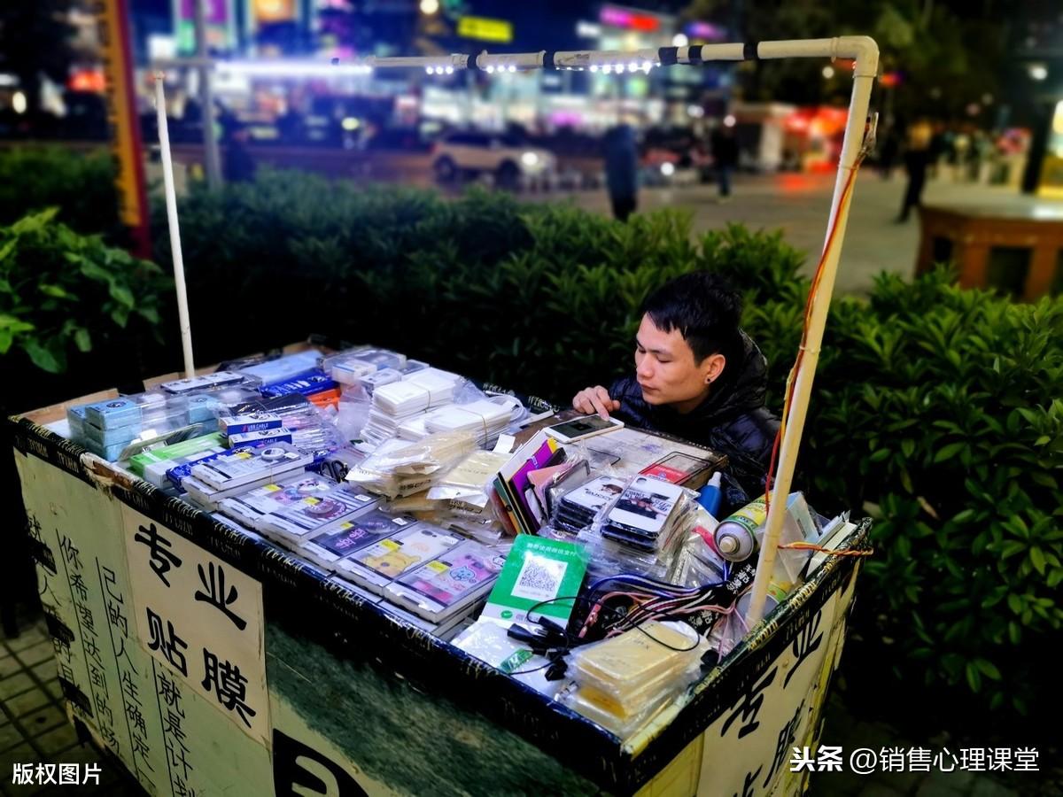 适合摆地摊的小商品（分享地摊生意最赚钱的15种小商品）
