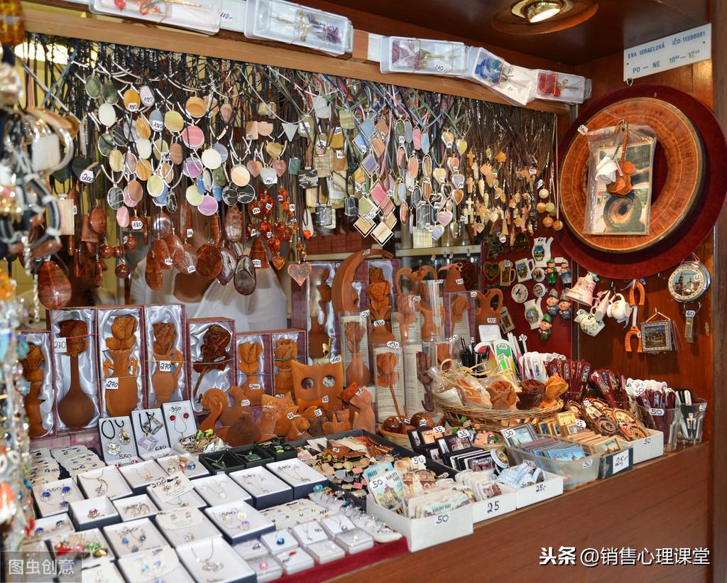 适合摆地摊的小商品（分享地摊生意最赚钱的15种小商品）