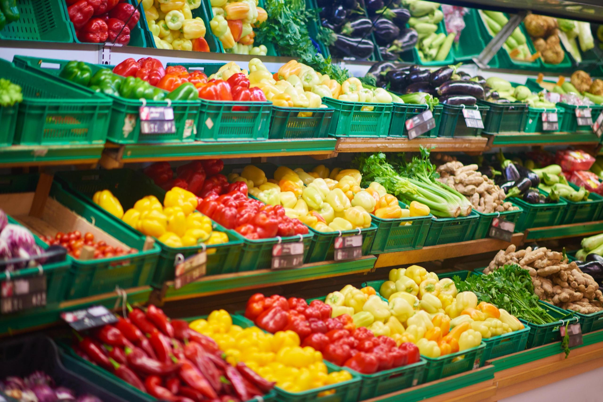 超市利润一般是多少左右？小超市是自己开好还是加盟的好？