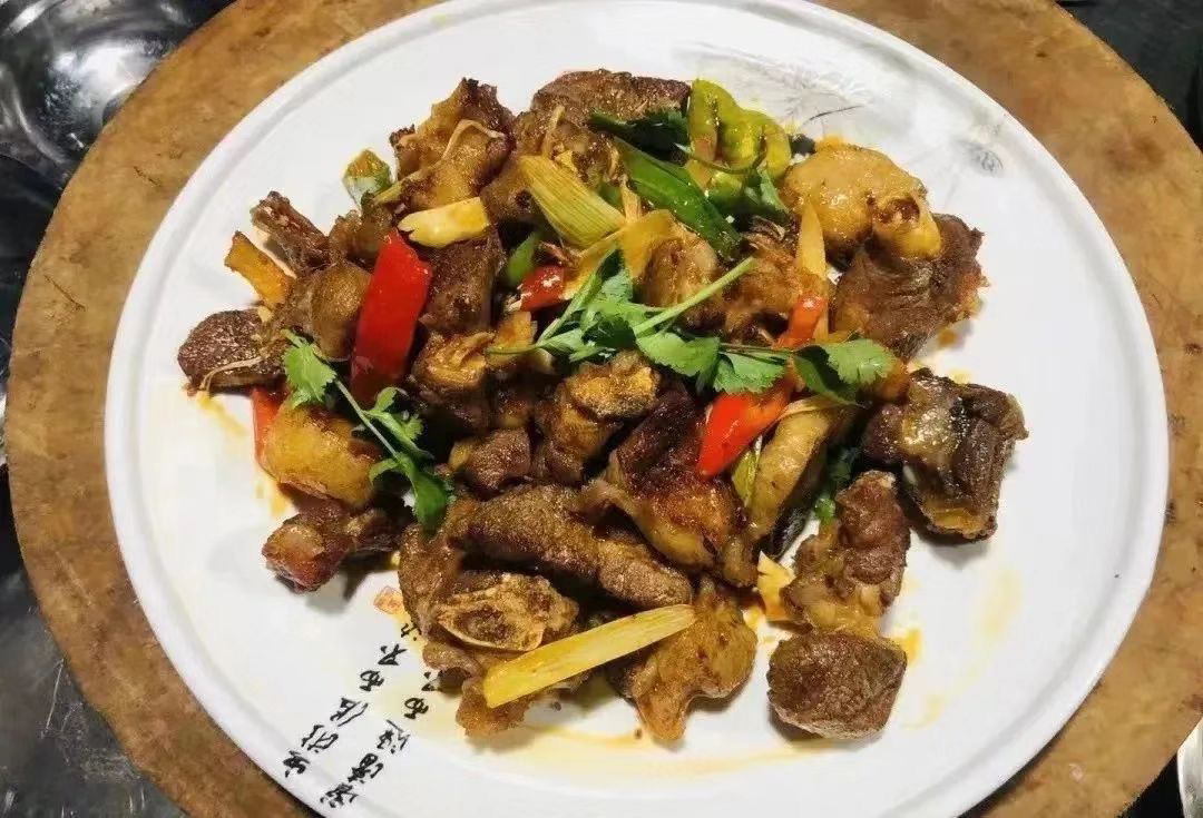 附近农庄饭店推荐（如何在附近位置找出好吃便宜的农家乐）