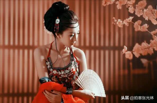 单反相机中焦点是什么意思？相机镜头焦距怎么调节？