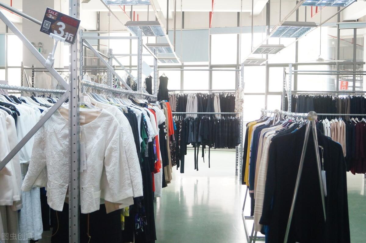 服装厂找货源哪里找？新手开服装店进货渠道有哪些？