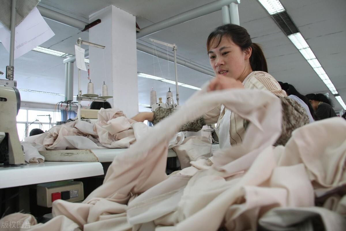 服装厂找货源哪里找？新手开服装店进货渠道有哪些？