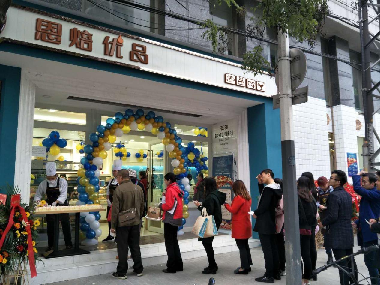 在农村开蛋糕店赚钱吗?开一个蛋糕店大概需要投资多少钱？