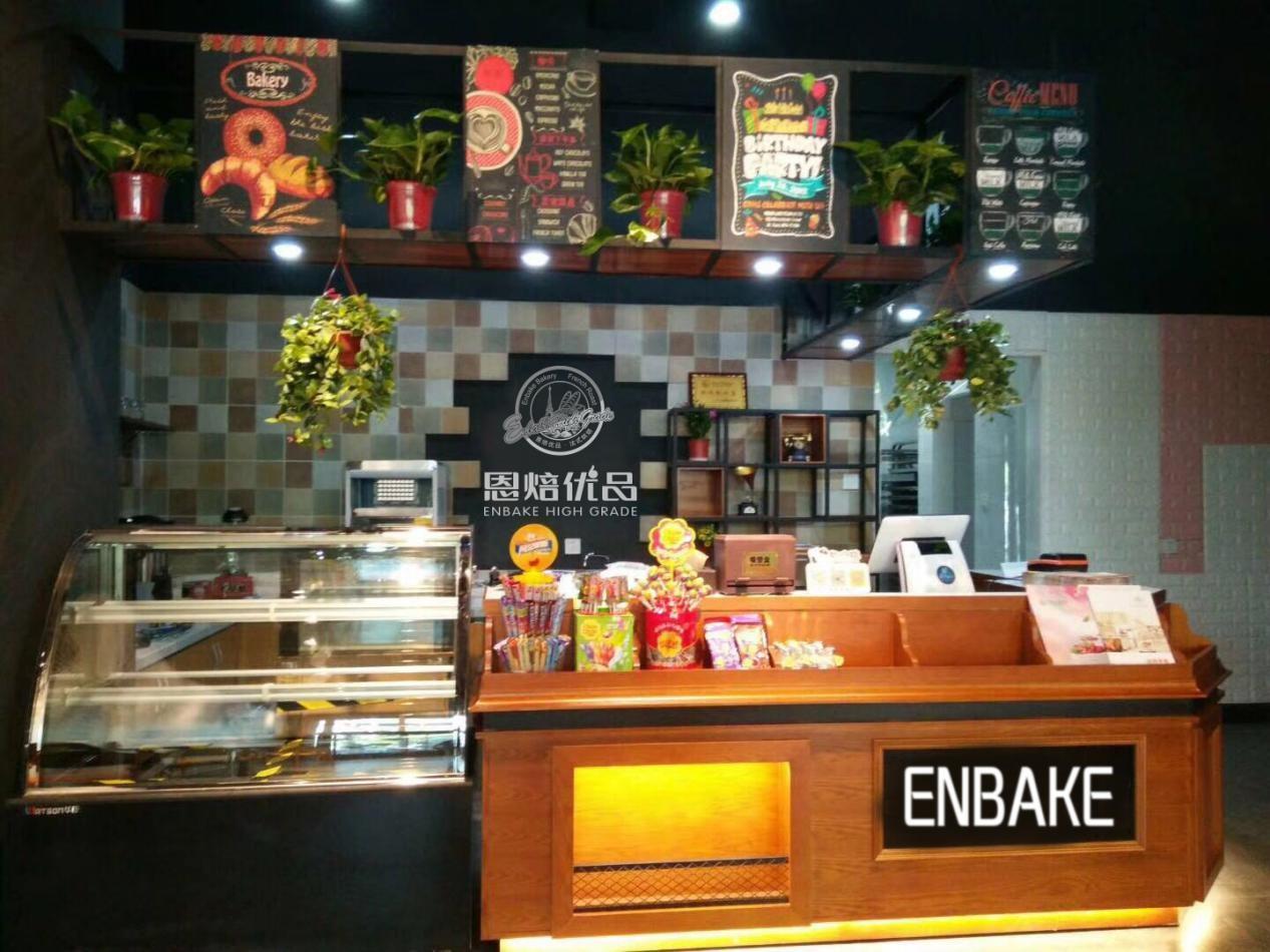 在农村开蛋糕店赚钱吗?开一个蛋糕店大概需要投资多少钱？