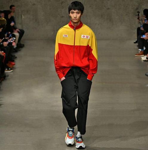 李宁官方旗舰店官网（李宁官方旗舰店和线下实体店的区别解析）