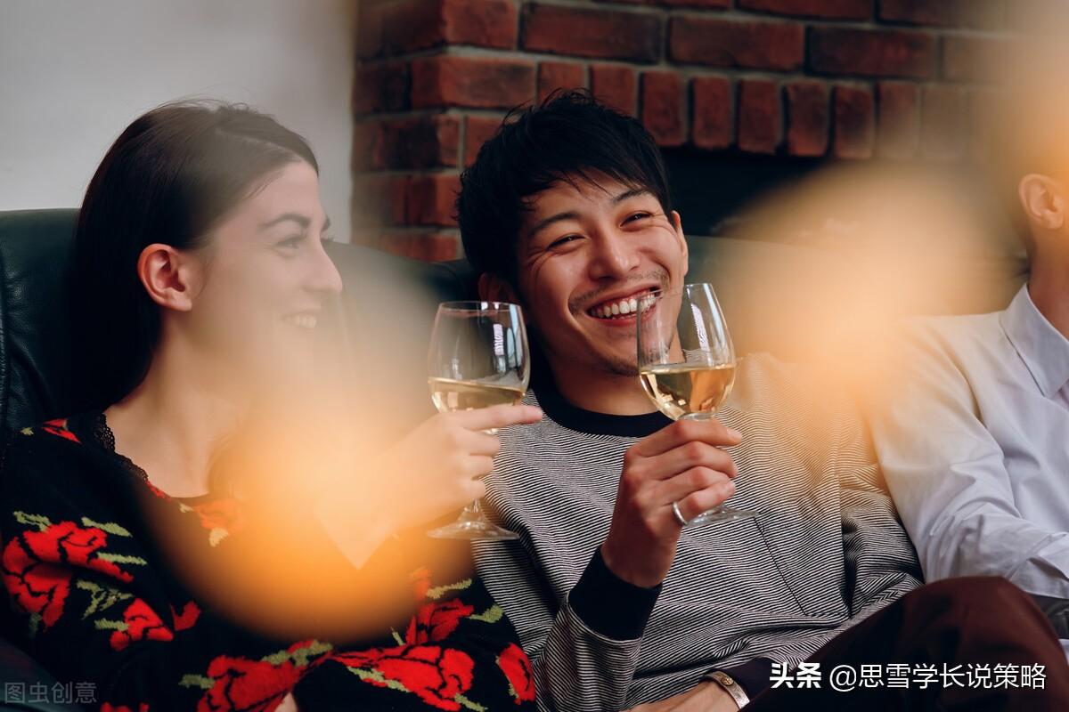 海伦司小酒馆加盟官网（海伦司小酒馆加盟条件及费用）