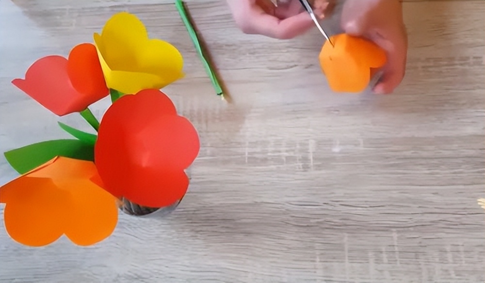 儿童简单折纸教程-手把手教你做手工花朵